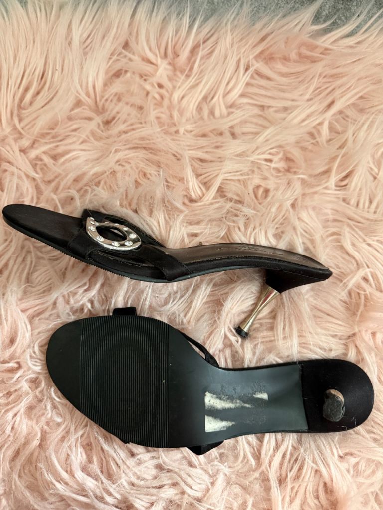 Little button kitten heels 