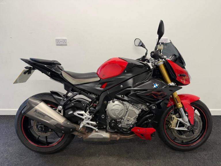 BMW S1000R SPORT ** 12 MONTH MOT - FULL SERVICE HISTORY - AKRAPOVIC EXHAUST ** 