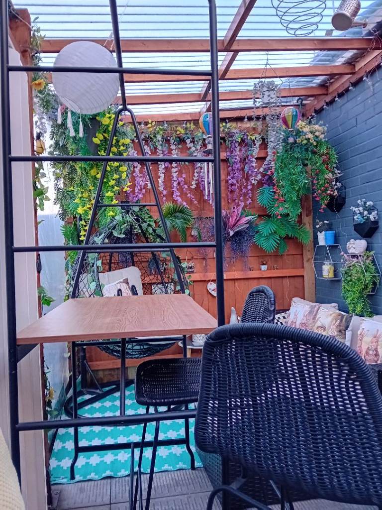 New bar table and chairs 