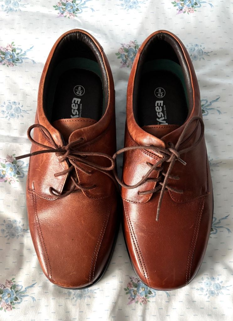   Men’s Shoes Brand New Never  Worn size 8 wide fit