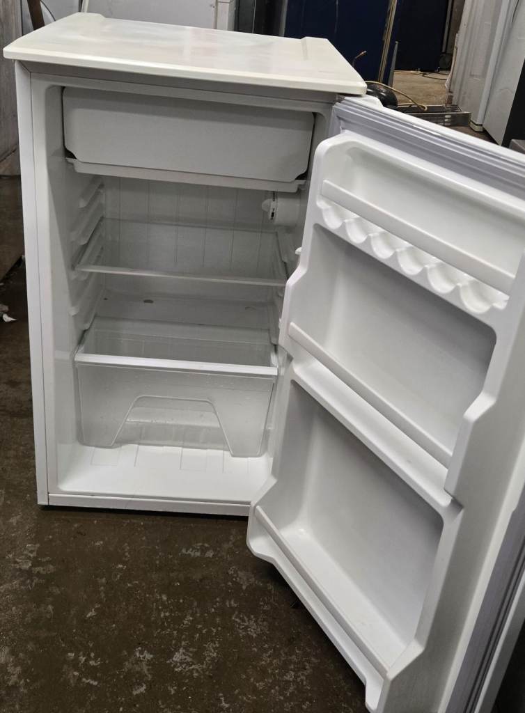 Igenix IG3900 Under Counter Larder Fridge with small freezer box, Mini Fridge Freezer 