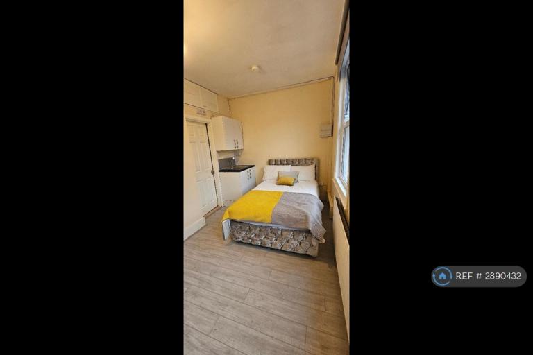 Studio flat in Churchfields Road, Beckenham, BR3 (#2890432)