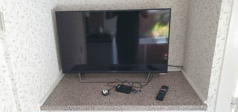 Sony Bravia KDL 40WE663 40" Full HD Smart TV with remote faulty for spares or repairs