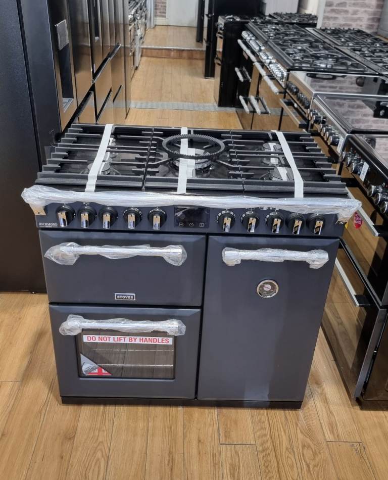 Ex display STOVES Richmond Deluxe Range gas cooker Electric ovens 90cm Free delivery 
