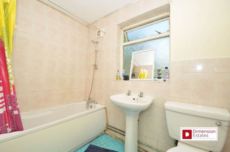 Stratford E15 : Fantastic 5 Bed House With Garden : Available Now !!