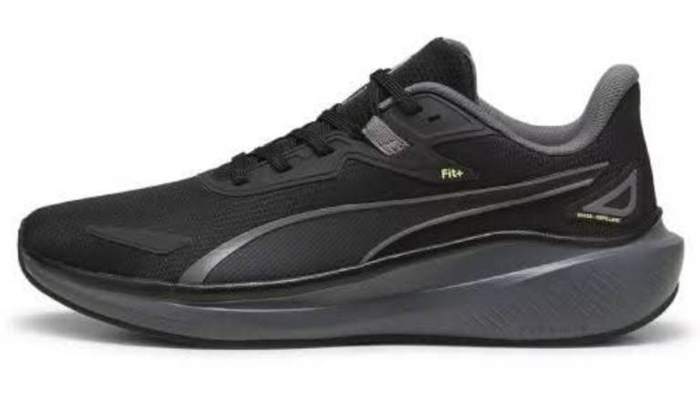 SIZE: 12/UK  Puma Mens Running Skyrocket Lite Wtr Trainers - Black