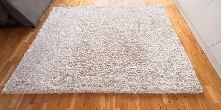 Cream Shaggy Fabric Rug – Good Condition Area Carpet