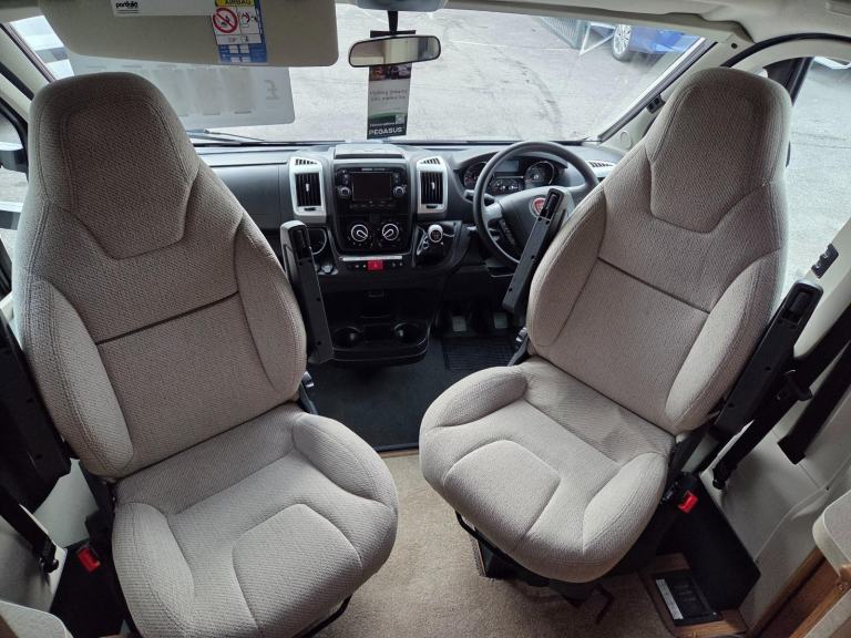 Auto-Trail Apache 634 luxury 2 berth DIESEL MANUAL 2018/18