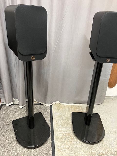 Q speakers and stands