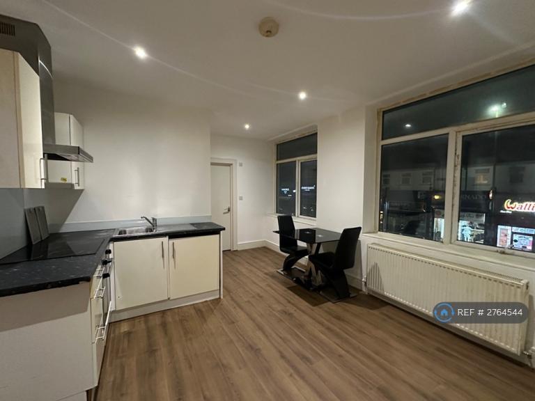 Studio flat in Church Road, London, NW4 (#2764544)