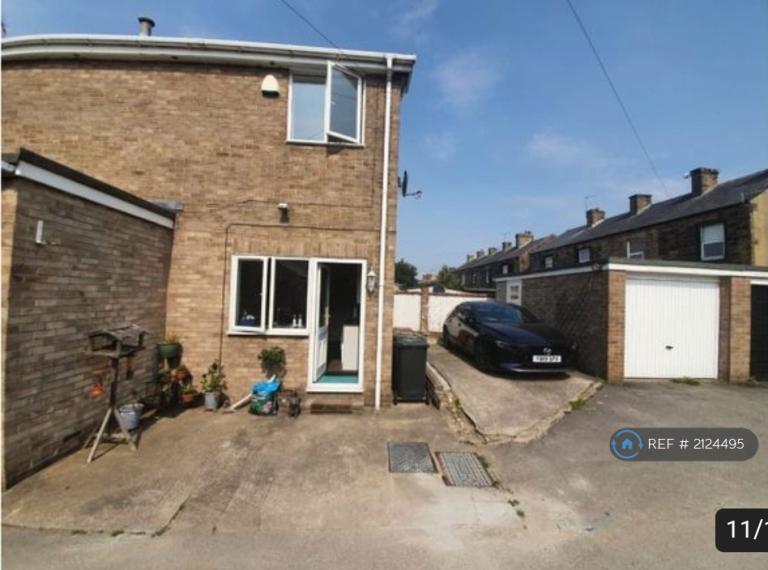 3 bedroom house in High Street, Morley, Leeds, LS27 (3 bed) (#2124495)