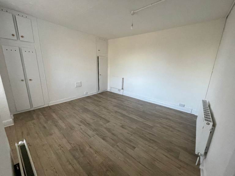 Studio flat to let Chorlton