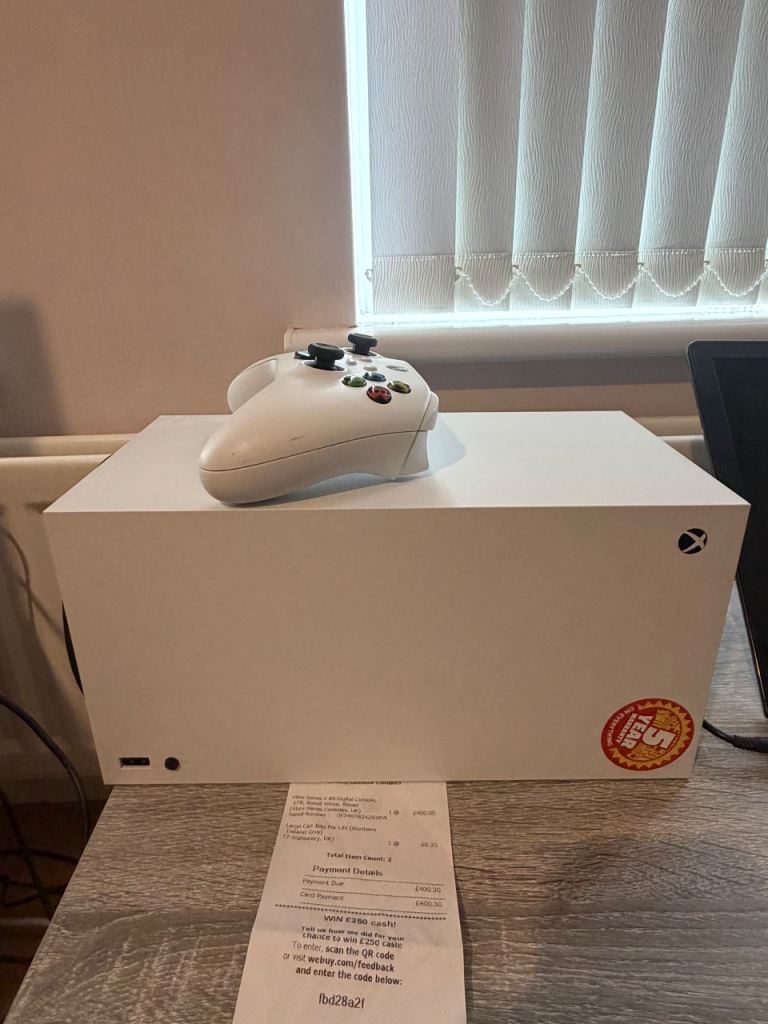 Xbox Series X All-Digital Console – White with Controller