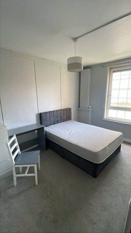 🔐 Secure Shared Room - Safe Neighbourhood, Lock System, CCTV, Peace of Mind, Ready Canary Wharf🛡️