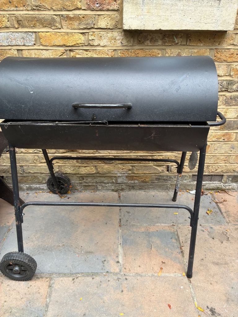 Drum BBQ black on wheels 
