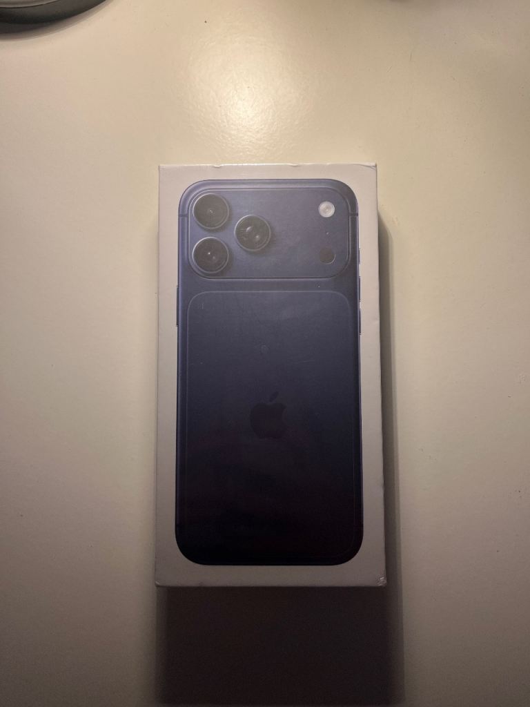 Iphone 17 pro max deep blue