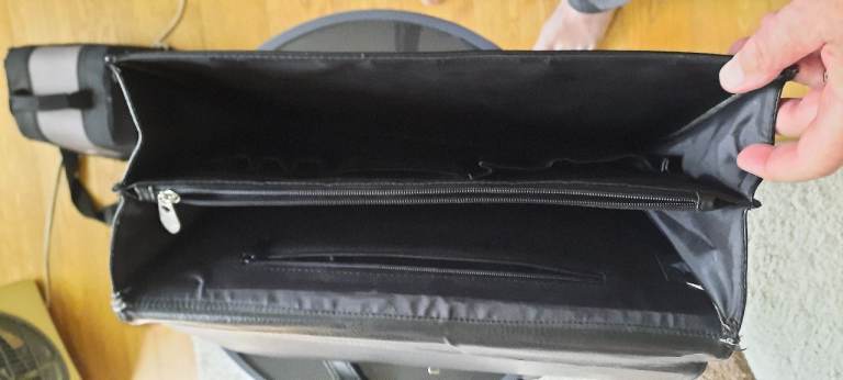 Black Leather Briefcase / Messenger Bag – Good Condition