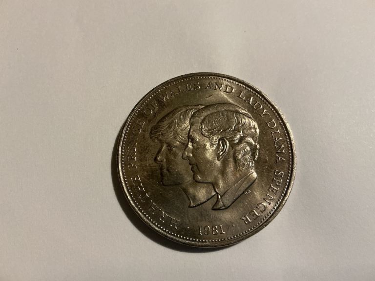 COIN. COMMEMORATIVE. 1981. PRINCE OF WALES AND DIANA SPENCER