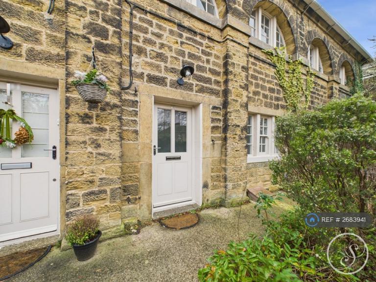 2 bedroom house in The Avenue, Harewood, Leeds, LS17 (2 bed) (#2683941)