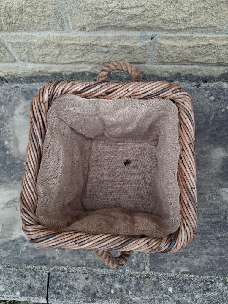 Log baskets with liners