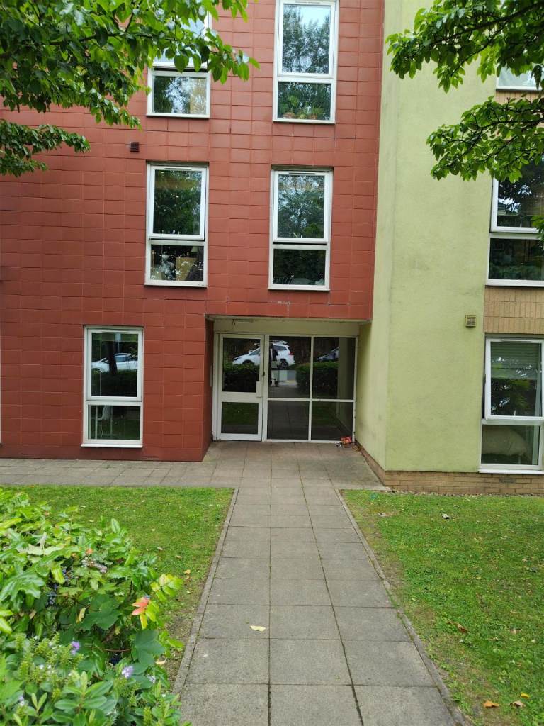 3 BED FLAT HOLBORN CENTRAL RAMPART ROAD LEEDS LS6 2NA