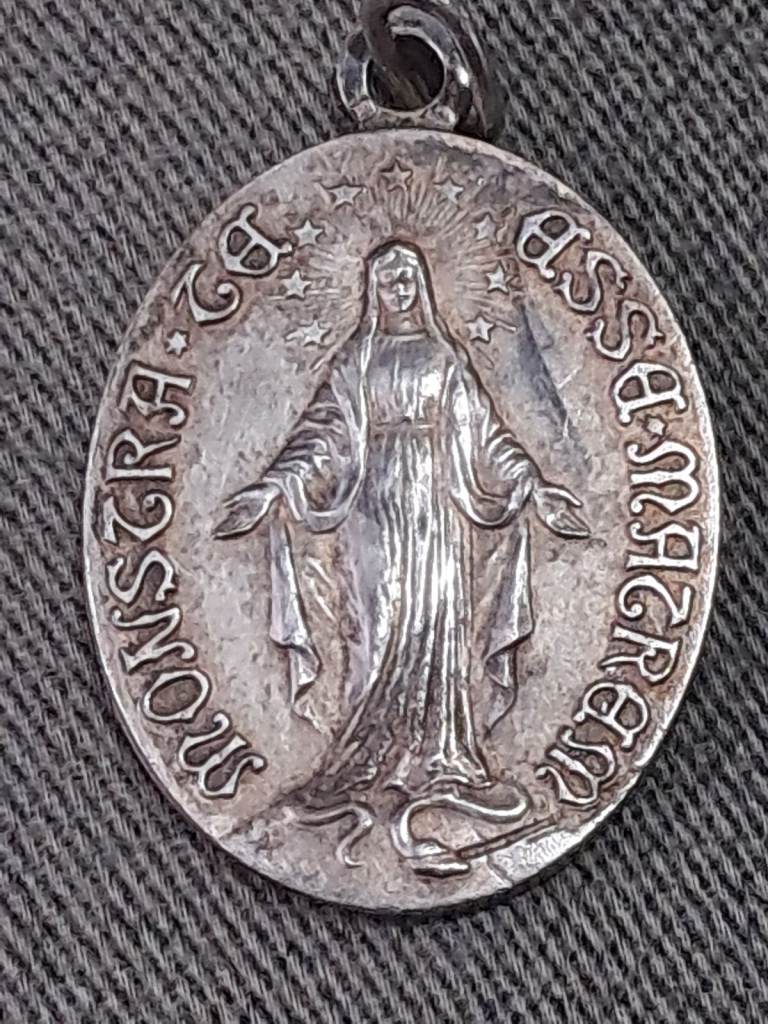 3 religious silver pendants and 2 silver chains 