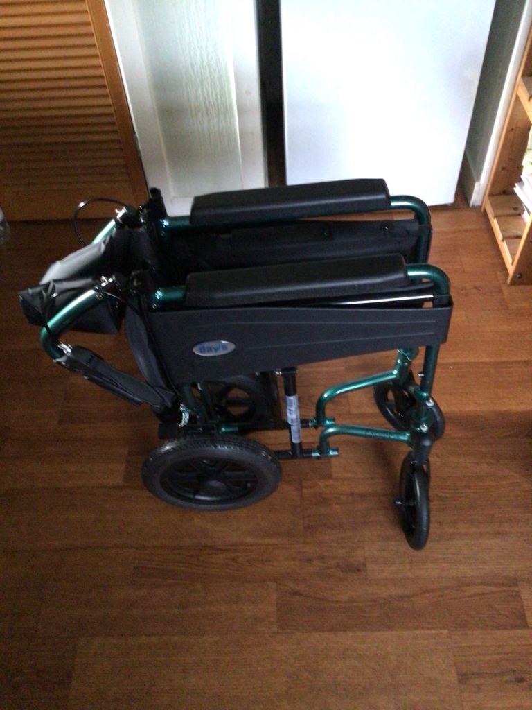 Folding wheel chair