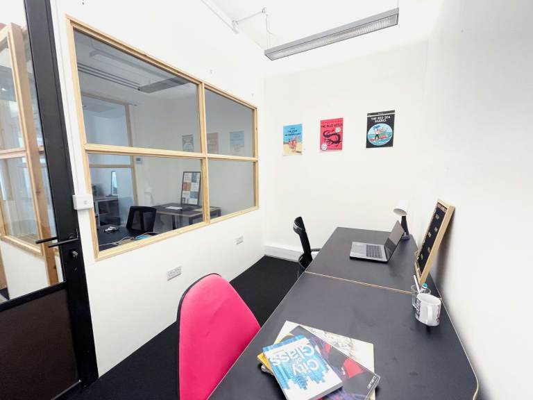 Office | Artist Studio | Workspace | Commercial Unit | to Rent In Hackney Central E8