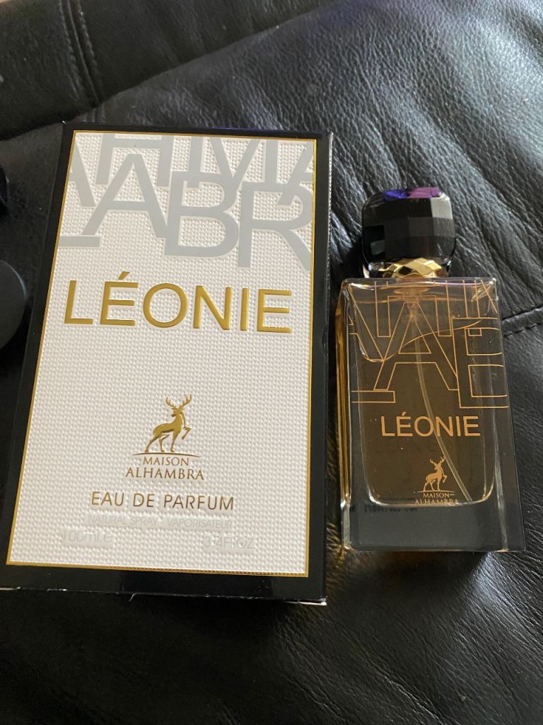 ladies perfume smells like YSL Libre 