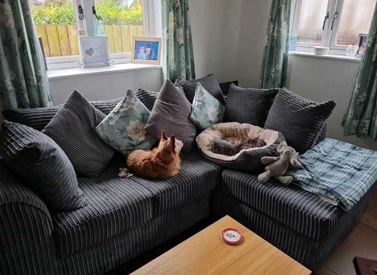 Corner Chaise Sofa with L Shape Seating Area