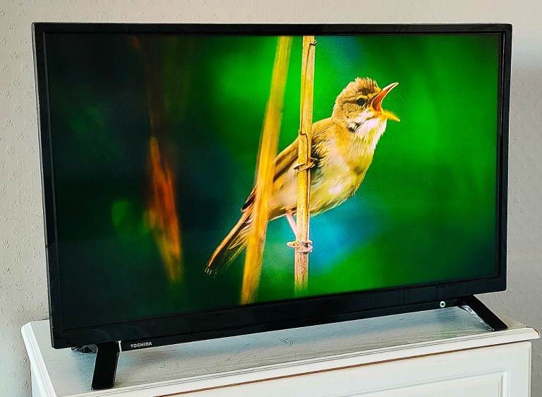 32" TOSHIBA SMART HD READY HDR SLIM WIFI LED APPS TV FREEVIEW RC & LEGS NEW CONDITION - DELIVERY