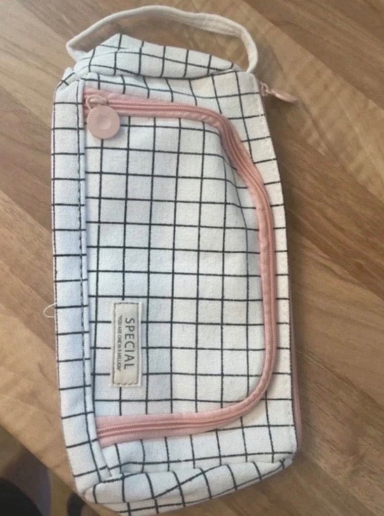 East Hill Big Capacity Pencil Case / Small Organiser – As Good As New