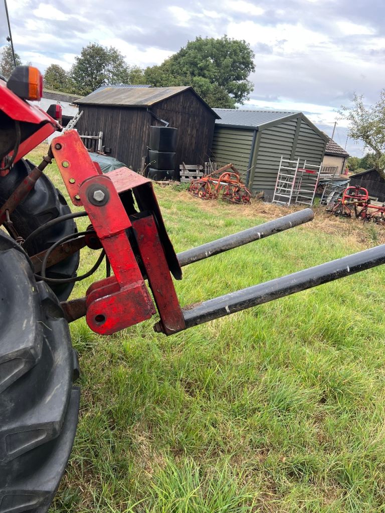 Round bale handler, grab