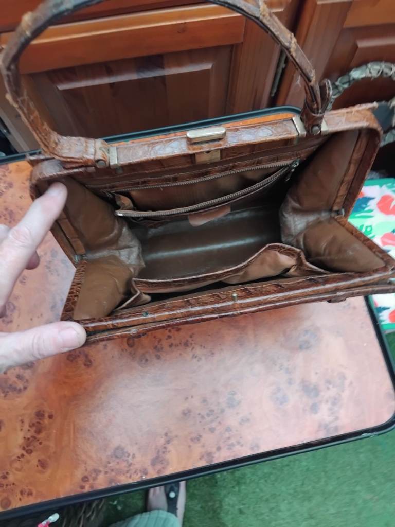 Crocodil vintage handbag