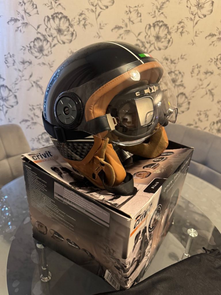 Motorbike / scooter helmet