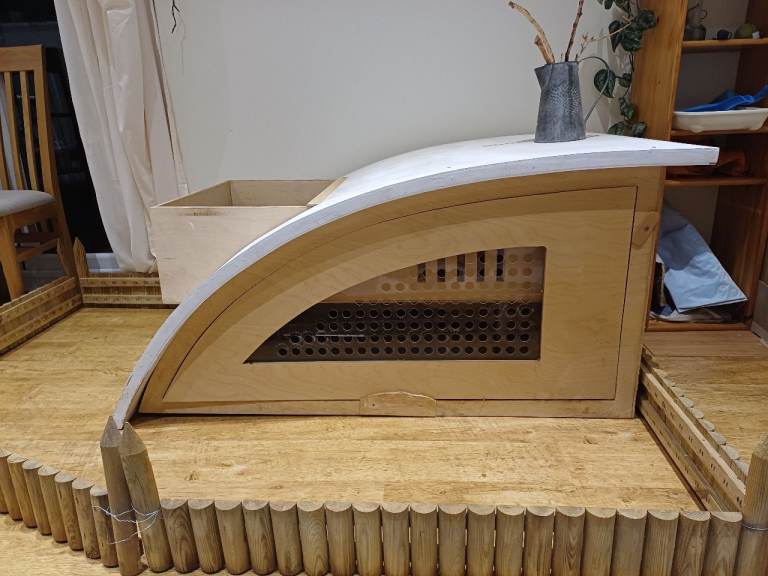 Unique guinea pig / small animal hutch