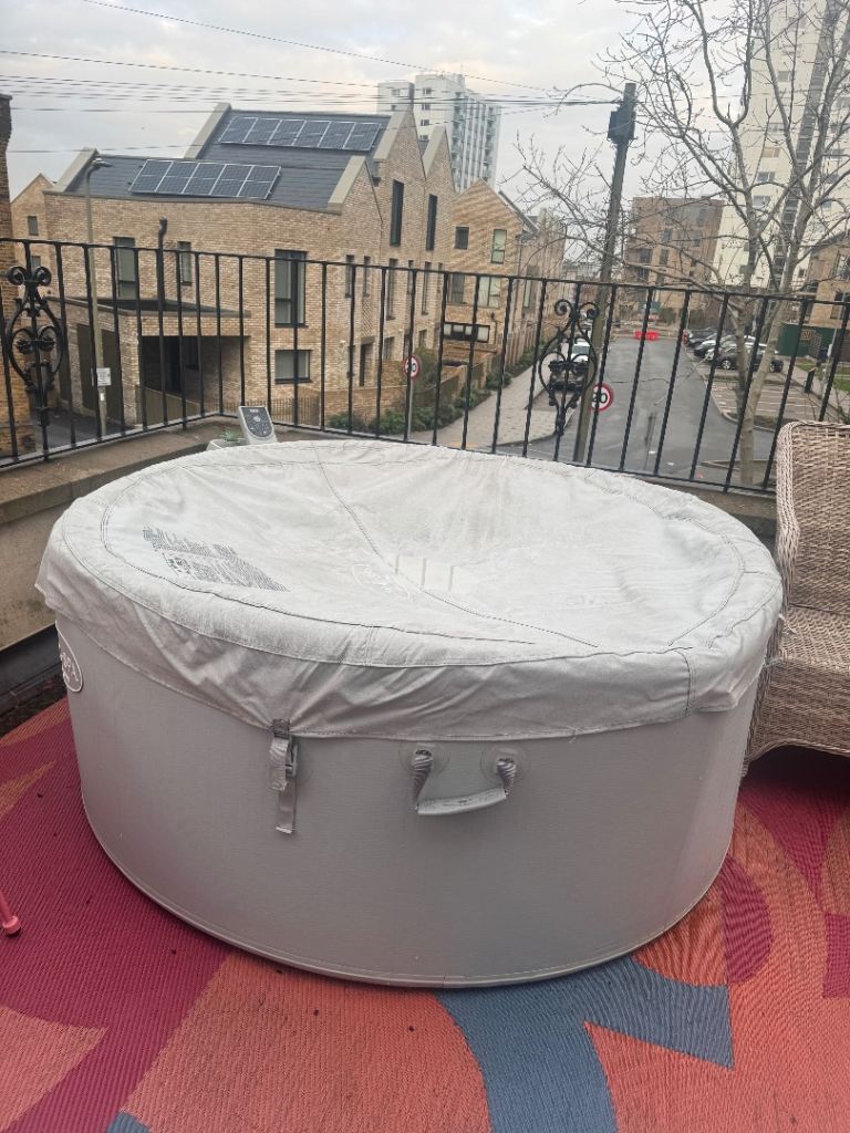 Singapore Airjet Plus Hot Tub