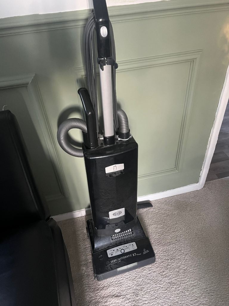 Sebo Automatic X7 Vacuum Cleaner – Black, Good Condition