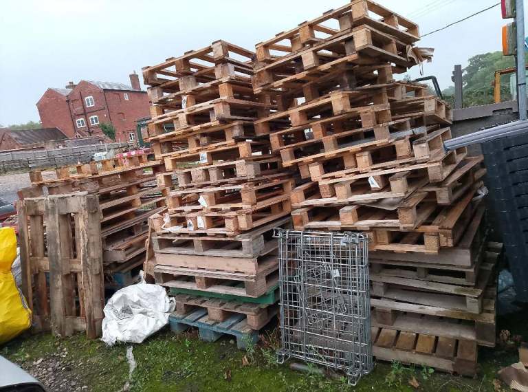 QUANTITY OF PALLETS WOOD AVAILABLE