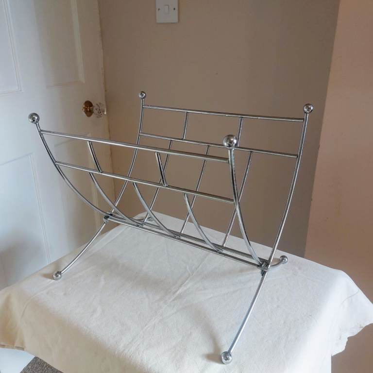 Steel Magazine Rack With Steel Ball Decoration 