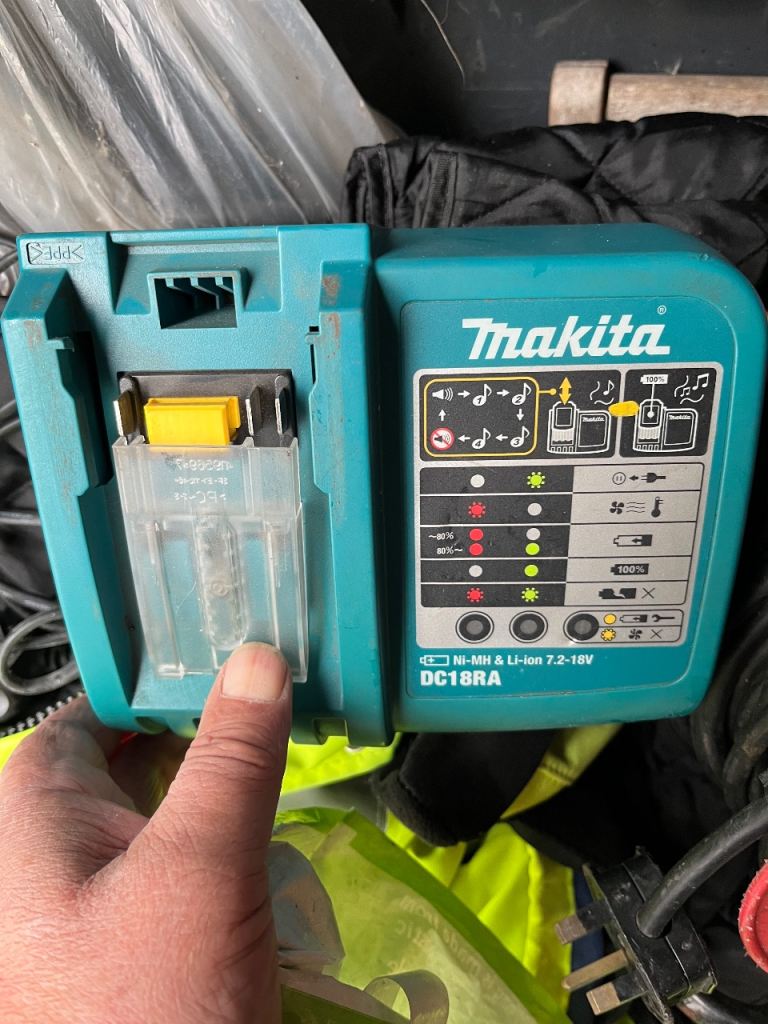 Makita battery power charger