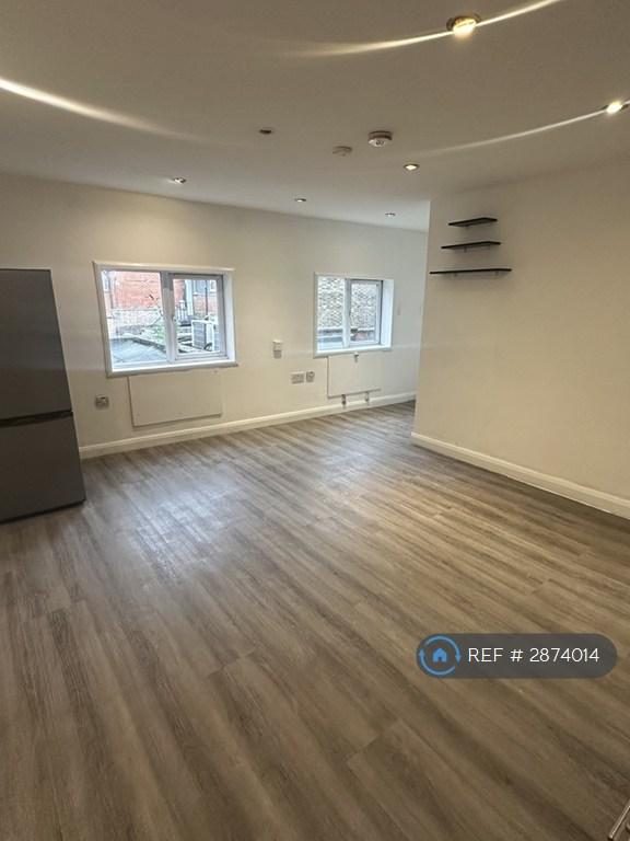 3 bedroom flat in High Road, London, N17 (3 bed) (#2874014)