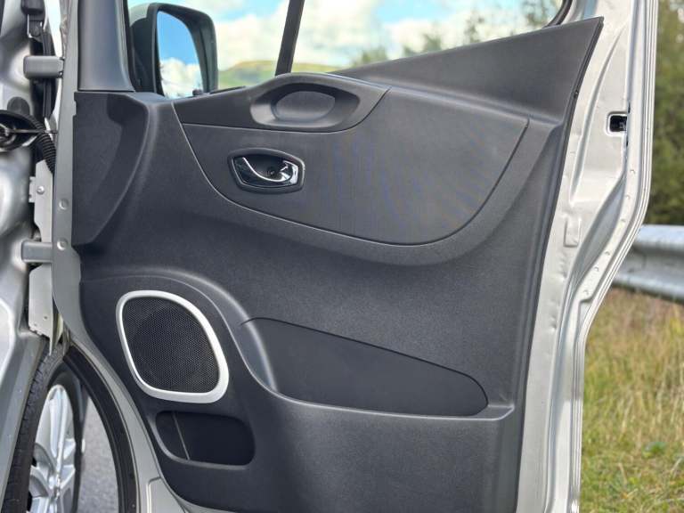 VAUXHALL VIVARO 1.6 CDTi 2700 BiTurbo ecoFLEX Sportive 2015