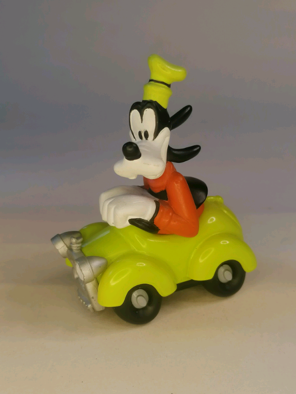 3.5inch Vintage Disney Goofy on  green Car.