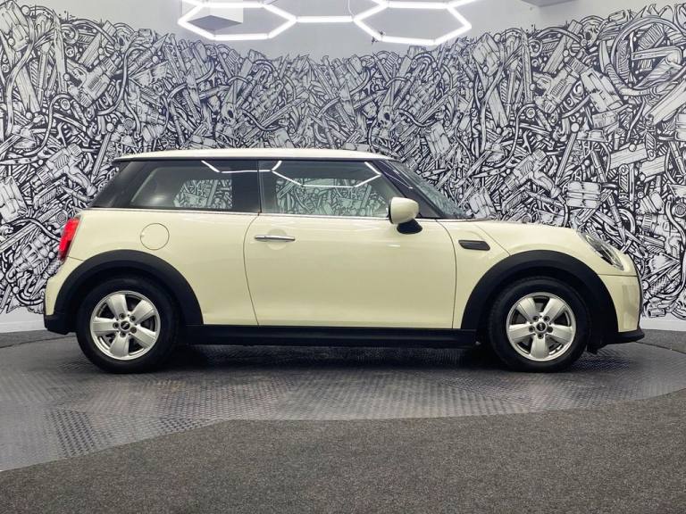 2021 MINI Hatch 1.5 Cooper Classic Hatchback 3dr Petrol Manual Euro 6 (s/s) (136 ps) Hatchback Pe...