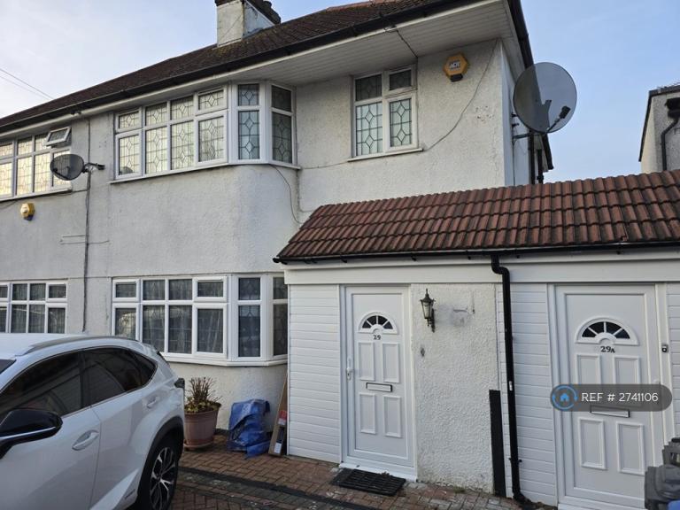 2 bedroom flat in Kingsbury, London, NW9 (2 bed) (#2741106)