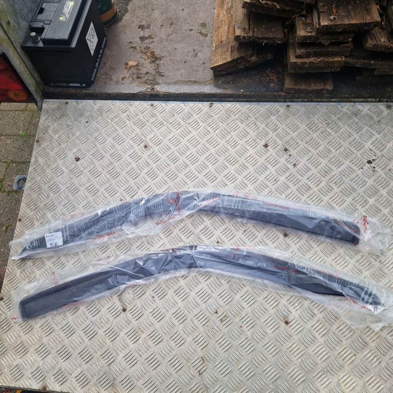 VW Transporter T6 HEKO wind deflectors 