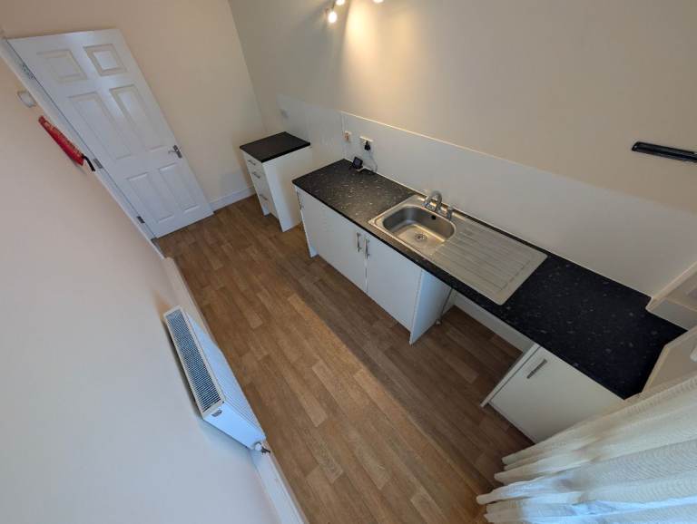 Self Contained - South Facing - One Bedroom - Flat To Let