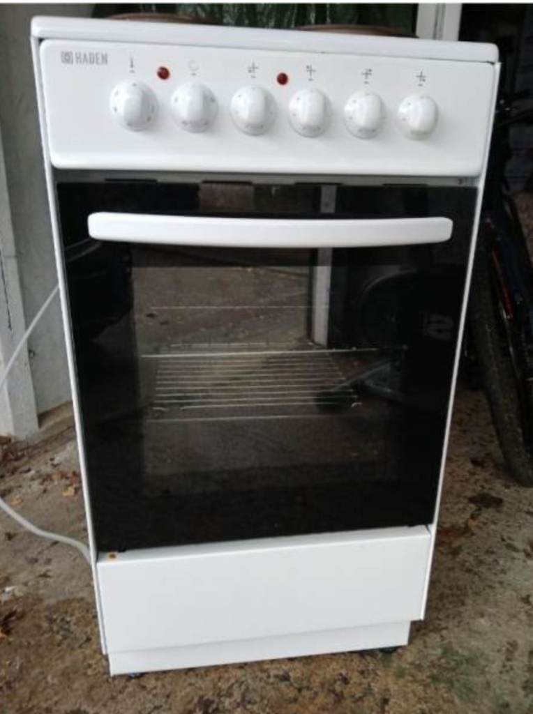 Electric cooker white £50