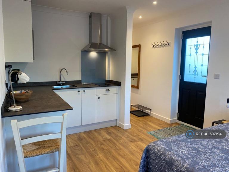 Studio flat in New Road, Southbourne, Emsworth, PO10 (#1532194)